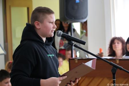 Osnovna šola 27. julij Kamnik že 40 let raste s prepričanjem, da če spoštujemo sebe, bomo znali spoštovati tudi druge (42)